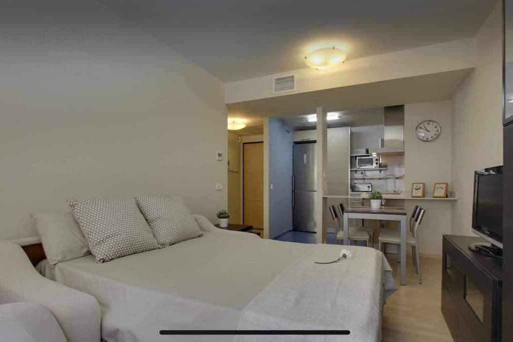 Apartment Pacifico 1º Linea De Playa Con Piscina Y Parking Málaga